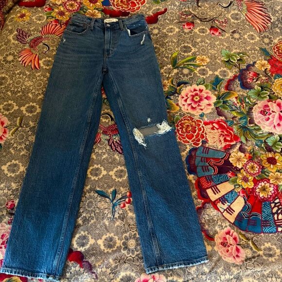 ABERCROMBIE & FITCH women’s The 90’s straight Ultra High Rise distressed denim - Picture 2 of 10
